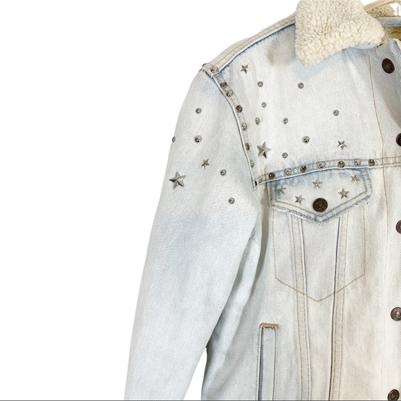 Levi's Big E Ex-Boyfriend Trucker Star Studded Denim Jacket Size XS - Picture 4 of 7